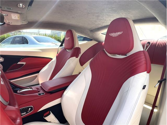 صورة 10 لـ 2017 Aston Martin DB11