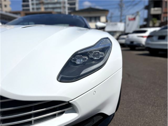 صورة 6 لـ 2017 Aston Martin DB11