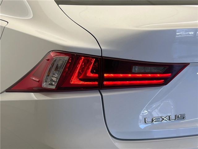 صورة مصغرة 29 لـ 2013 Lexus IS