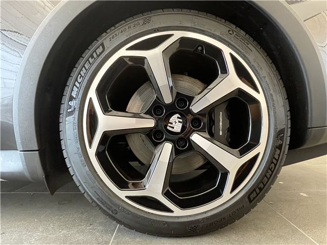 صورة مصغرة 16 لـ 2025 Porsche TAYCAN CROSS TURISMO