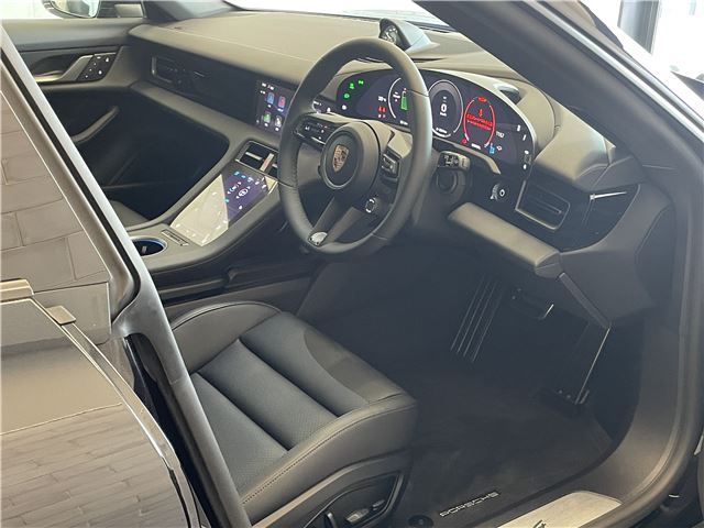 صورة مصغرة 18 لـ 2025 Porsche TAYCAN CROSS TURISMO