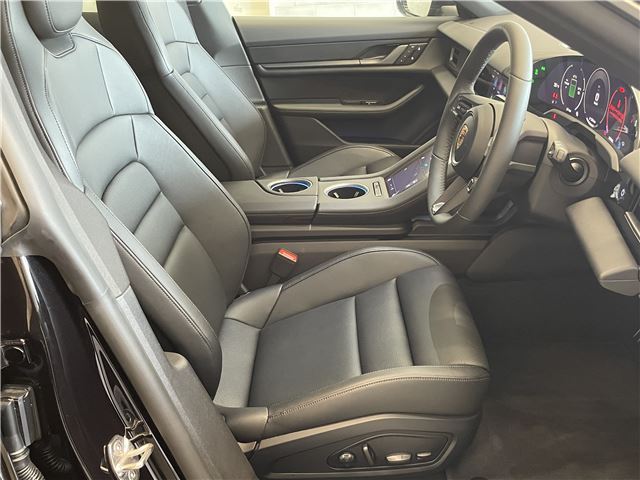 صورة مصغرة 19 لـ 2025 Porsche TAYCAN CROSS TURISMO