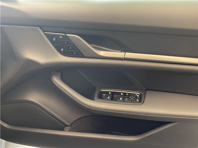 صورة مصغرة 24 لـ 2025 Porsche TAYCAN CROSS TURISMO