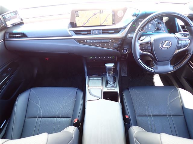 2019 Lexus ES photo 3