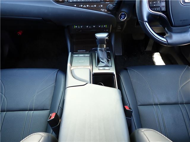 2019 Lexus ES thumbnail 37
