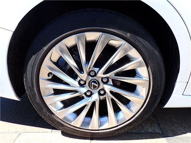 2019 Lexus ES thumbnail 45