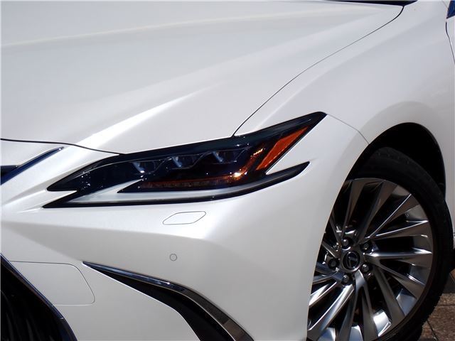 2019 Lexus ES photo 7
