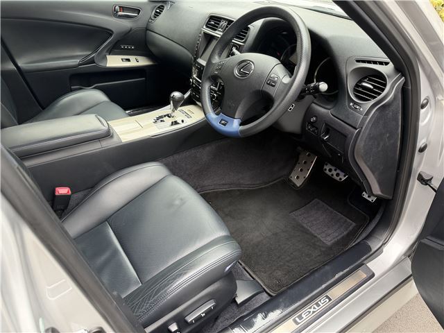2010 Lexus IS F — миниатюра 12