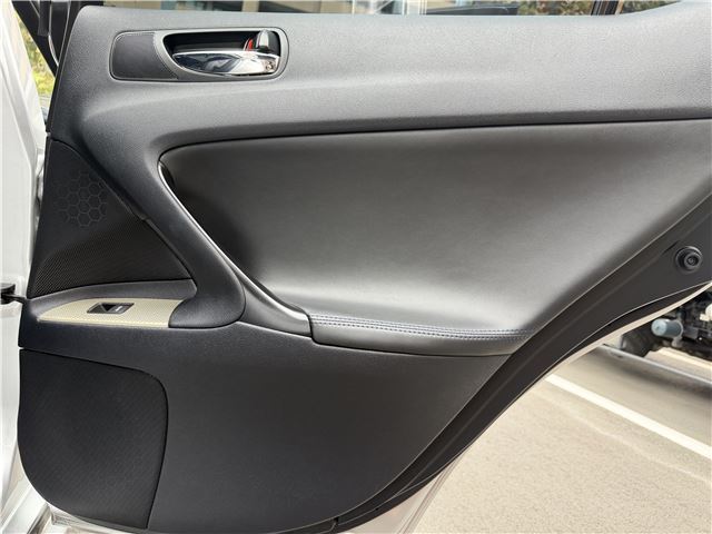 2010 Lexus IS F — миниатюра 15
