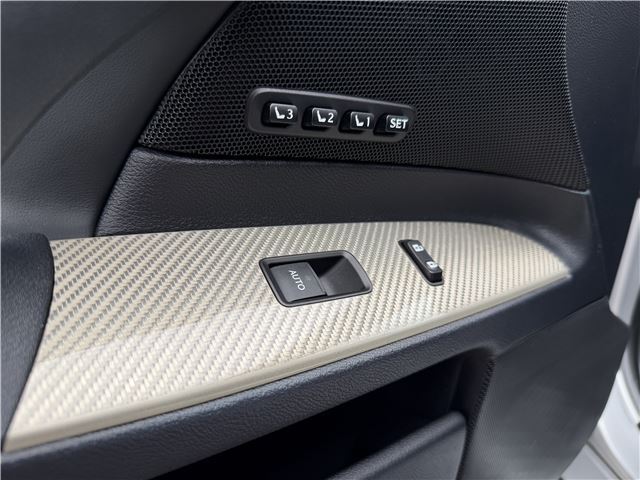 2010 Lexus IS F — миниатюра 17