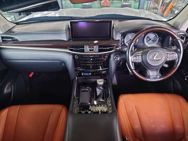 صورة 7 لـ 2016 Lexus LX