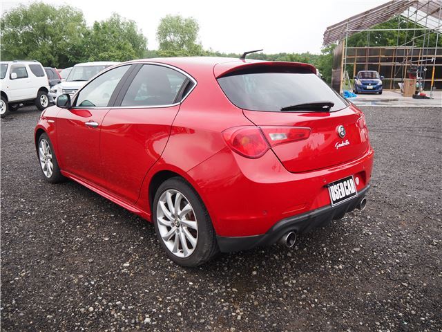 2012 ALFA Romeo GIULIETTA photo 2