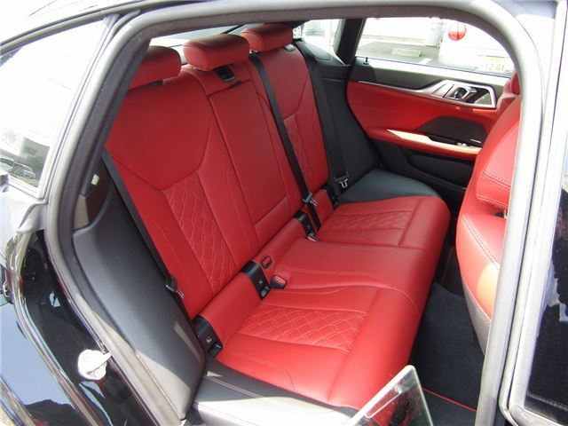 2022 BMW I4 — миниатюра 11