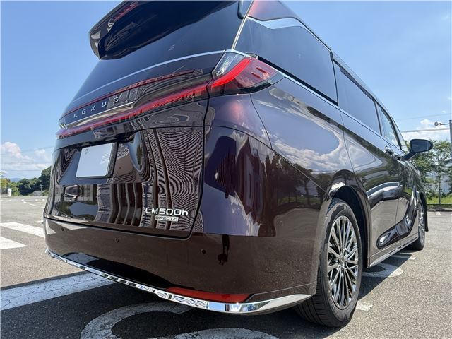 2025 Lexus LM thumbnail 26