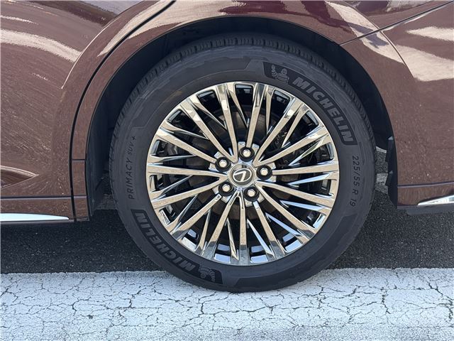 2025 Lexus LM thumbnail 29