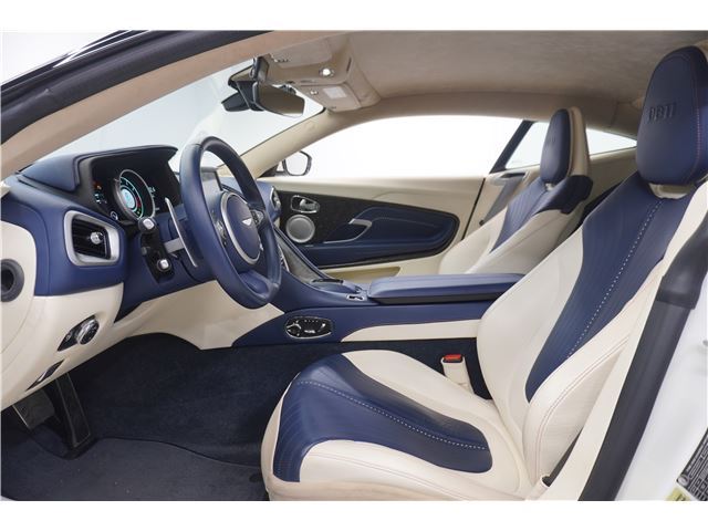 صورة مصغرة 25 لـ 2017 Aston Martin DB11