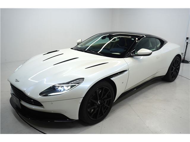 صورة 10 لـ 2017 Aston Martin DB11