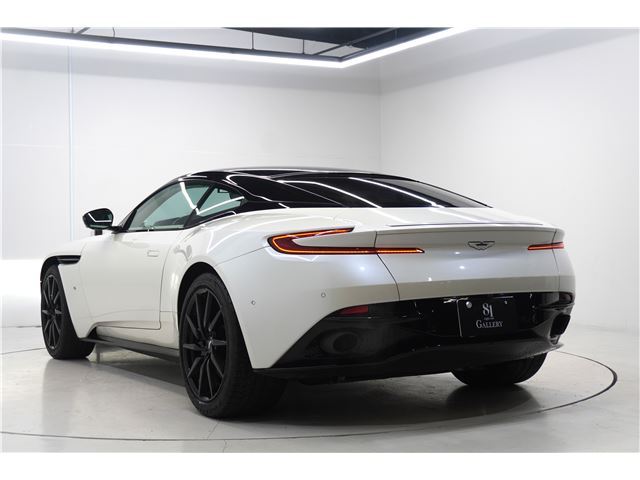 صورة 6 لـ 2017 Aston Martin DB11