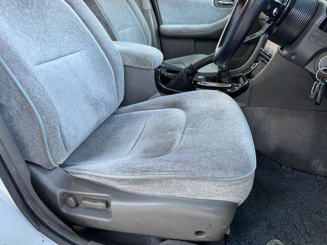 1998 Nissan LAUREL 照片 10