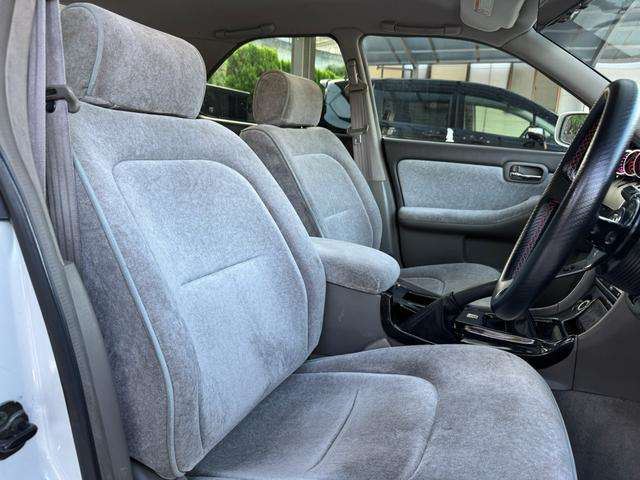 1998 Nissan LAUREL 照片 9
