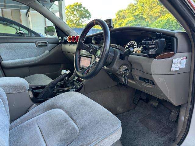 1998 Nissan LAUREL 照片 8