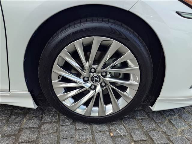 2019 Lexus ES photo 6