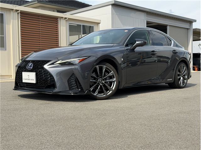 2022 Lexus IS photo 1