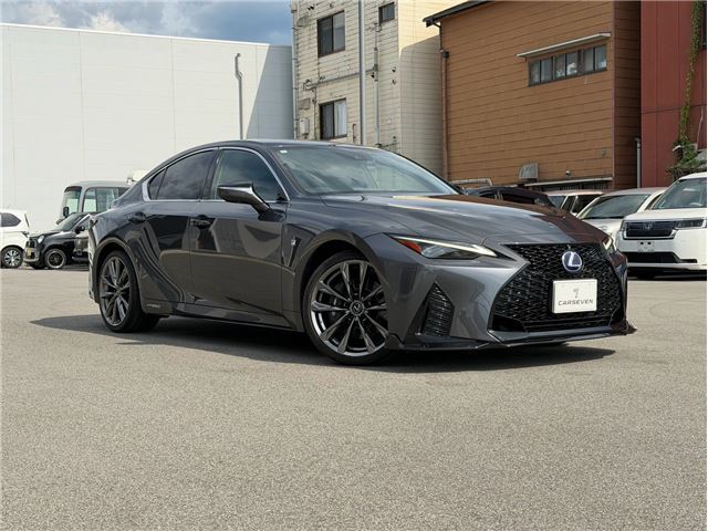 2022 Lexus IS photo 3