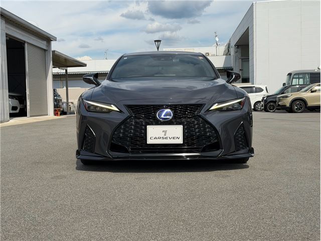 2022 Lexus IS photo 2