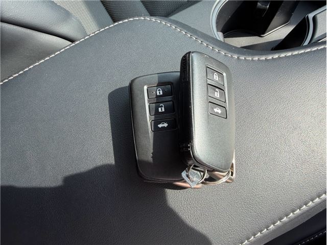 صورة مصغرة 36 لـ 2022 Lexus IS