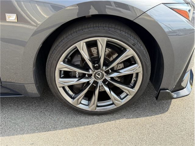 صورة مصغرة 37 لـ 2022 Lexus IS