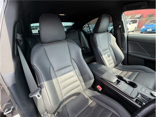 2022 Lexus IS photo 10