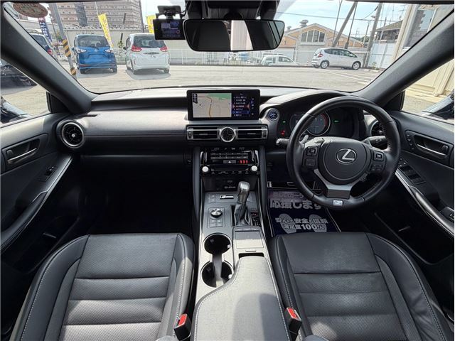 2022 Lexus IS photo 9