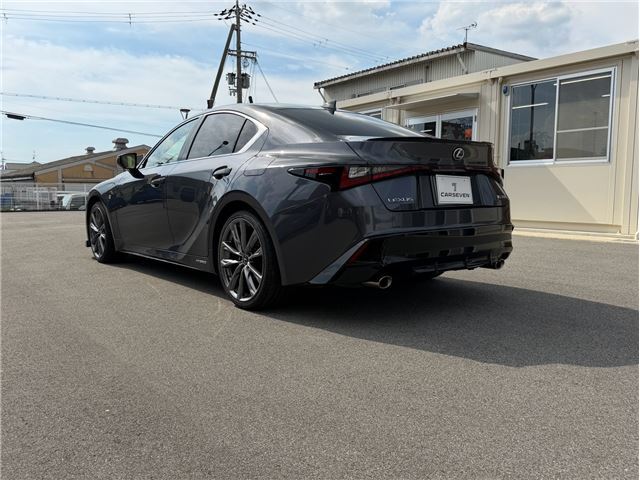 2022 Lexus IS photo 8