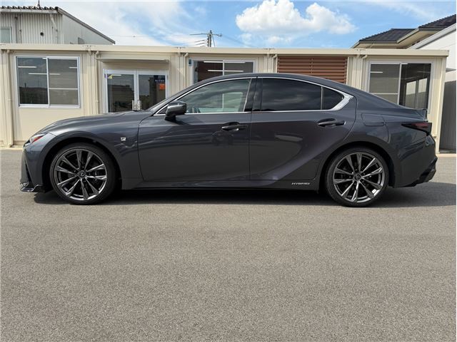 2022 Lexus IS photo 5