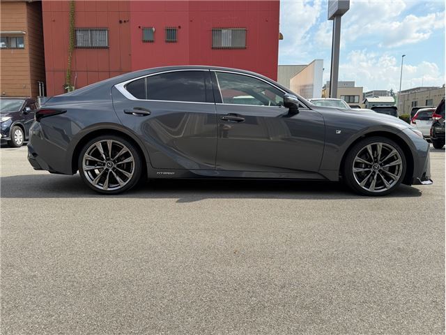 2022 Lexus IS photo 4
