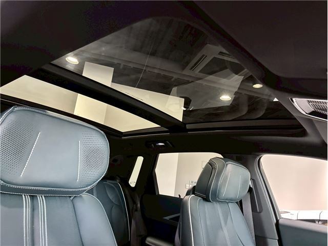 2025 Cadillac LYRIQ — миниатюра 25