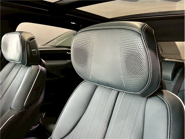 2025 Cadillac LYRIQ — миниатюра 52