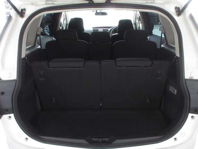 2011 Nissan LAFESTA — миниатюра 12