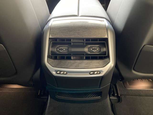 2025 BMW I7 — миниатюра 24
