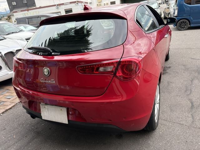 2012 ALFA Romeo GIULIETTA photo 8