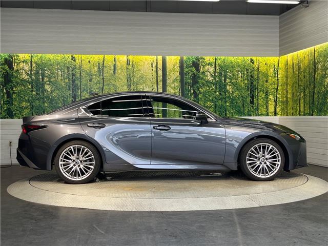 2022 Lexus IS — миниатюра 28