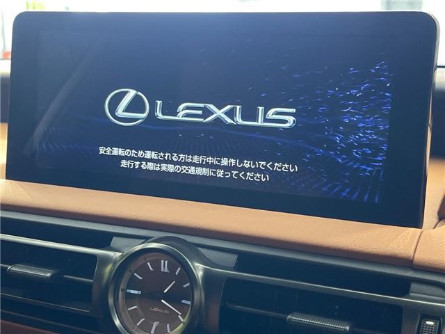 2022 Lexus IS photo 5