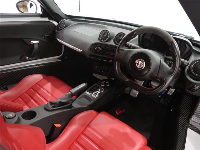 صورة 3 لـ 2015 ALFA Romeo 4C