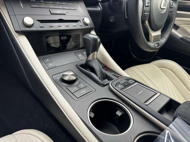 صورة مصغرة 51 لـ 2015 Lexus RC F