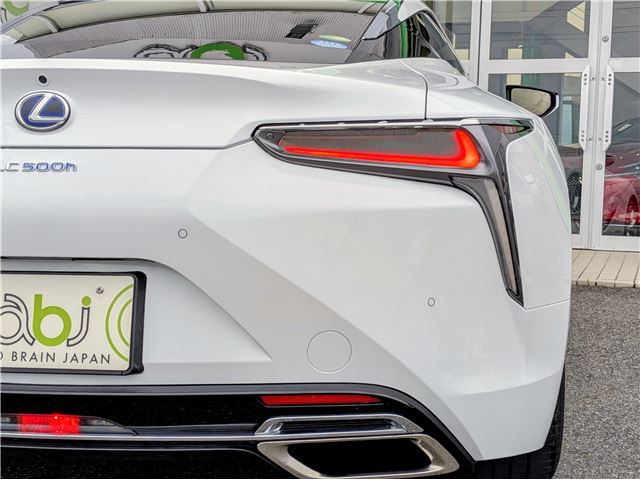 2017 Lexus LC — миниатюра 18