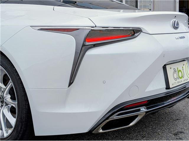 2017 Lexus LC — миниатюра 22