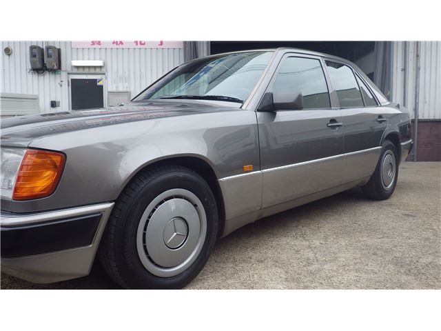1992 Mercedes-BENZ MEDIUM-CLASS — миниатюра 12