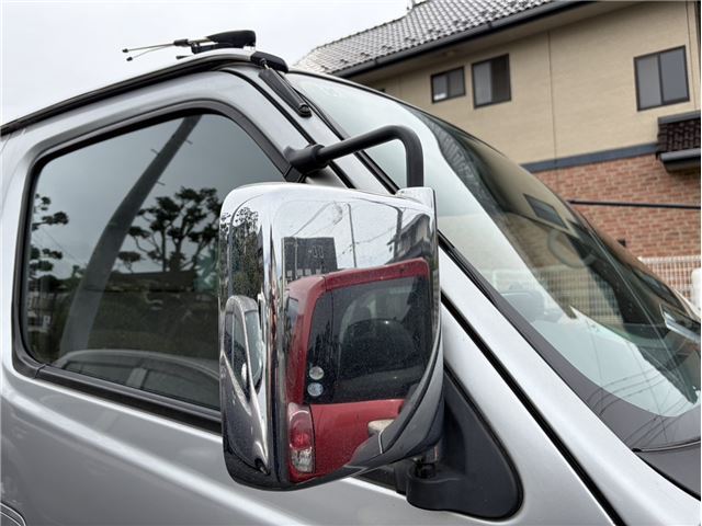 2003 Nissan CARAVAN — миниатюра 8