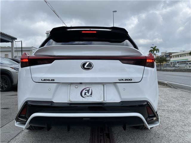 صورة 2 لـ 2018 Lexus UX